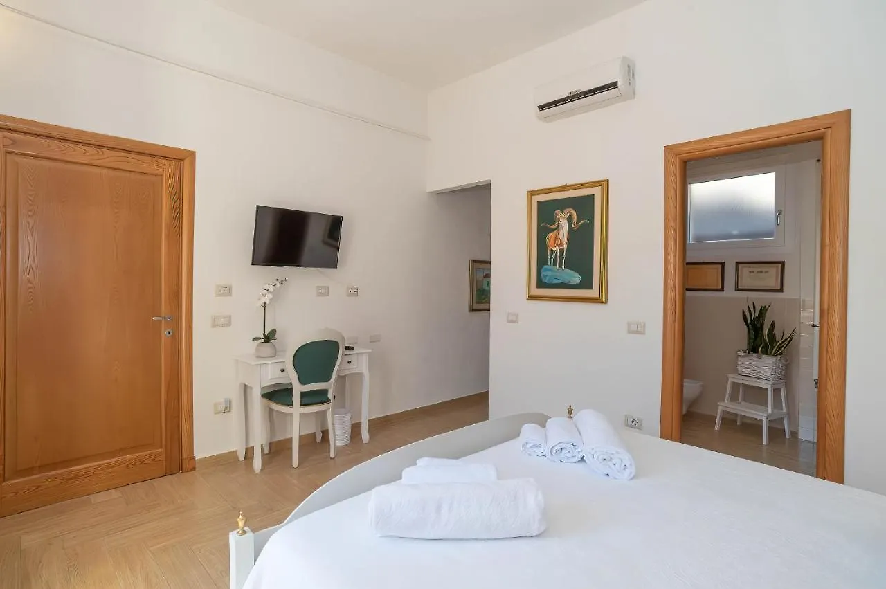 La Casa Del Pittore Olbia Bed & Breakfast