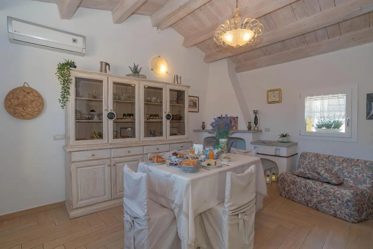 La Casa Del Pittore Olbia Bed & Breakfast